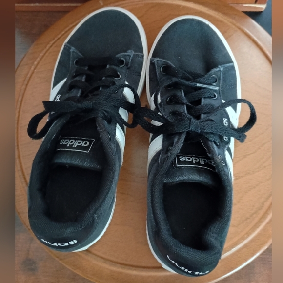 Adidas Kids Black and White Sneakers_1.5 - Picture 3 of 6